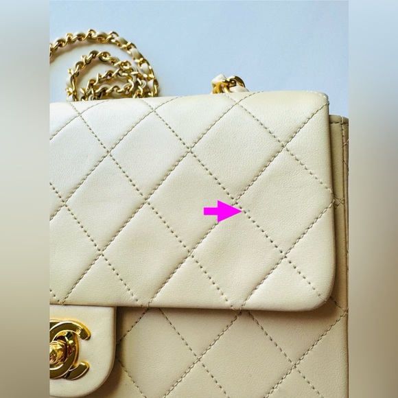 Vintage CHANEL Beige Mini Bag 90s Gold Hardware Lambskin Final price drop ๐ - Picture 14 of 15